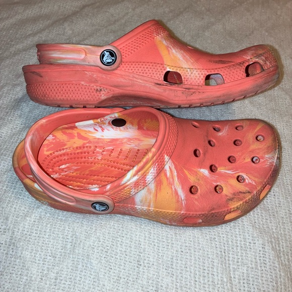 Women’s Tye-Dye Crocs - Picture 4 of 6